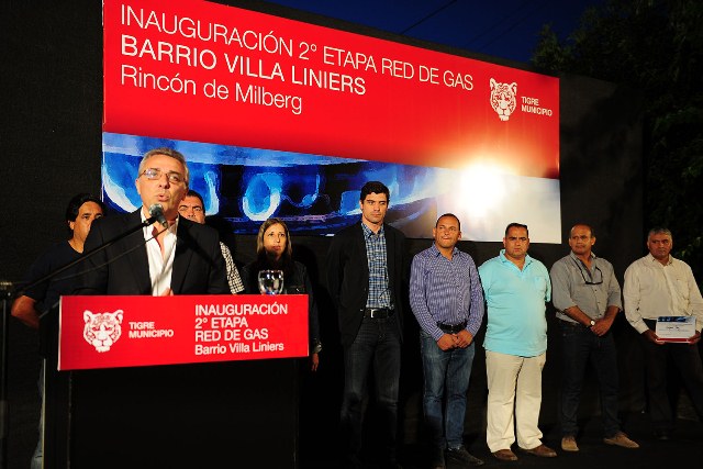 Julio Zamora inauguró una nueva red de gas en Rincón de Milberg