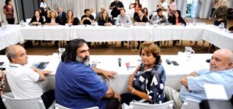 La provincia de Buenos Aires abre las paritarias de estatales y docentes