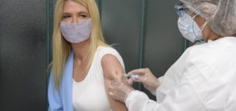 Verónica Magario eligió vacunarse contra el Covid en Malvinas Argentinas