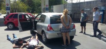 Bella Vista: Tres detenidos con auto robado, armados y documentos falsos.
