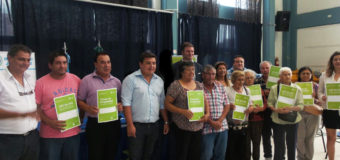 En José C. Paz se realizó la entrega de 96 escrituras de regularización dominial a vecinos del distrito.