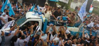 Cristina visitó José C. Paz en una caravana multitudinaria