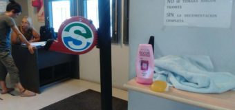Cansada de no tener agua en su casa se fue a bañar a las oficinas de Sudamericana