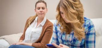 Cómo funciona la app de Google que permite a los padres mirar el celular de sus hijos «minuto a minuto»