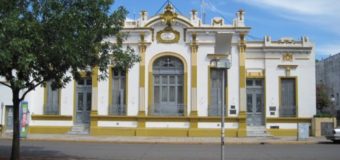 Moreno: Murió electrocutado en una plaza y desde el municipio salieron a defenderse
