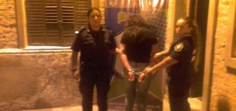 Ex policía con arresto domiciliario le puso la tobillera a su perro y salió a robar
