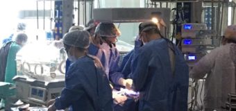 Operan con éxito del corazón a beba prematura en Malvinas Argentinas