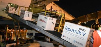 Partió el 14° vuelo a Rusia: volverá este domingo con nuevas vacunas Sputnik V