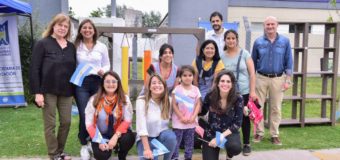 Entrega de mobiliarios hechos con plásticos reciclados en Malvinas Argentinas