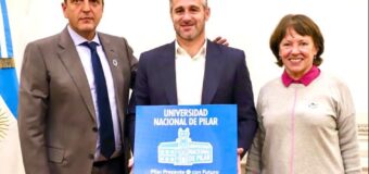 Achával llevó al Congreso las firmas para hacer realidad la Universidad de Pilar y fue recibido por Massa