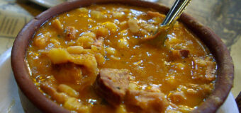 Se viene el 9 de Julio: cómo preparar el mejor locro multitudinario