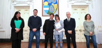 Axel Kicillof encabezó el acto de entrega de la escritura 75.000