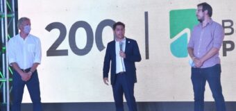 Axel Kicillof selló contratos de Leasing con once municipios