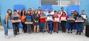 Achával acompañó la entrega de netbooks a alumnos de Derqui