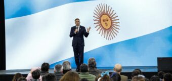 ACHAVAL ACOMPAÑÓ A LOS ALUMNOS DE PILAR EN SU PROMESA A LA BANDERA