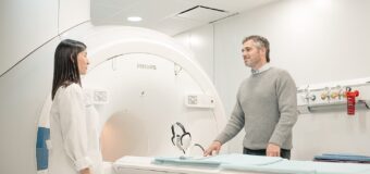 Achával estuvo presente en la puesta en funcionamiento del nuevo resonador del HCP