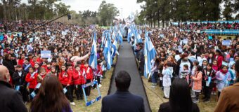 Los alumnos de 4to año de las escuelas primarias de Malvinas Argentinas, realizaron la Promesa de Lealtad a la Bandera
