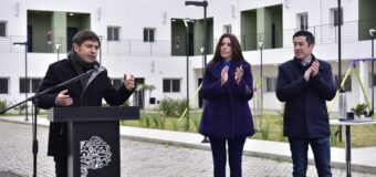 Nardini y Kicillof entregaron viviendas en Malvinas Argentinas
