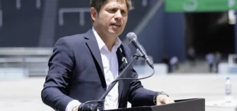 Kicillof entregó 750 computadoras: «Estudiar, entretenerse o formarse profesionalmente es un derecho que no puede ponerse en riesgo»