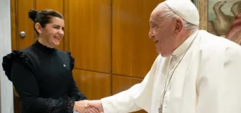 El Papa Francisco, recibió a la intendenta de Moreno, Mariel Fernández 
