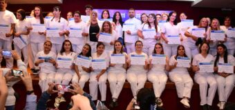Nuevos egresados de la Escuela de Enfermería de Malvinas Argentinas