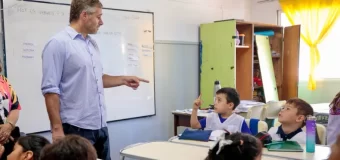 Federico Achával recorre escuelas a la espera de más inauguraciones                                               