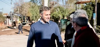 Federico Achával recorrió obras en el barrio Pinazo