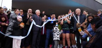 Leo Nardini inauguró el primer polideportivo de Ing. Adolfo Sourdeaux
