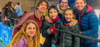 Juan y Eva Andreotti visitaron la Pista de Patinaje sobre Hielo gratuita del Parque Náutico de San Fernando