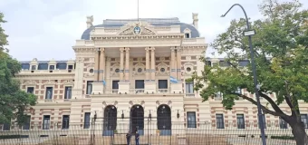 Cómo quedaron los sueldos de estatales y docentes tras el acuerdo paritario con la Provincia