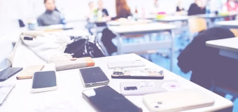 Regulan por ley el uso de celulares en escuelas secundarias bonaerenses